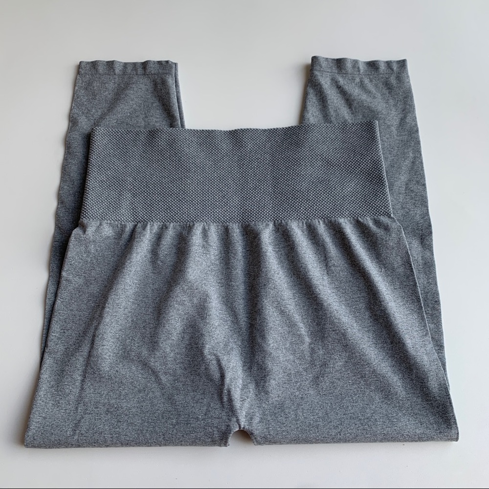 Zenana Outfitters Gray Cropped Leggings Sz 2X/3X